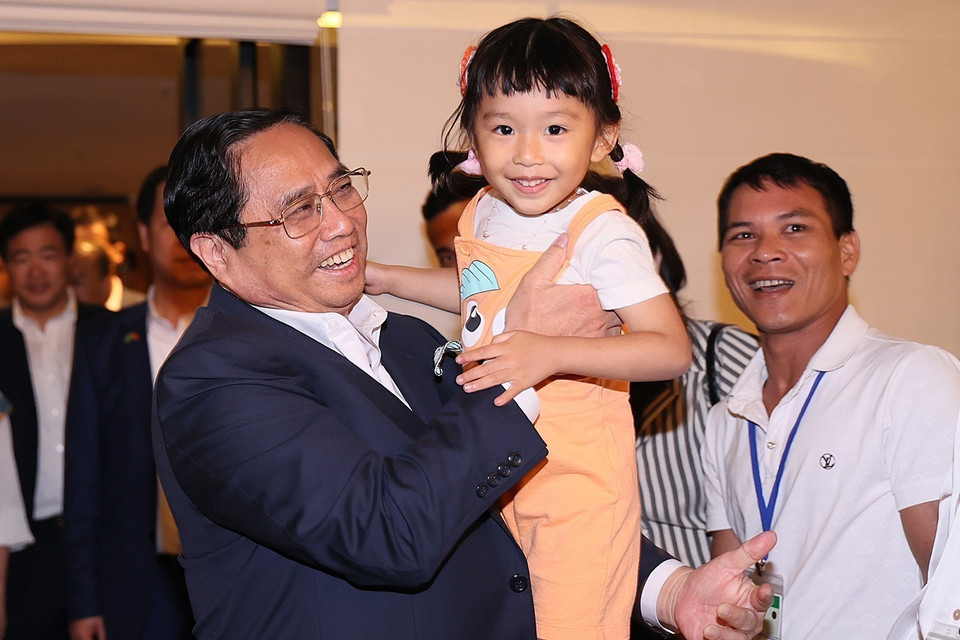 Thủ tướng Phạm Minh Chính gặp gỡ đại diện cộng đồng người Việt Nam tại Brazil. (Ảnh: Dương Giang/TTXVN)