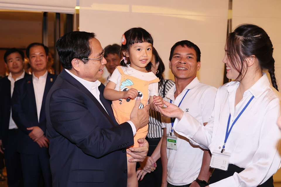 Thủ tướng Phạm Minh Chính gặp gỡ đại diện cộng đồng người Việt Nam tại Brazil. (Ảnh: Dương Giang/TTXVN)