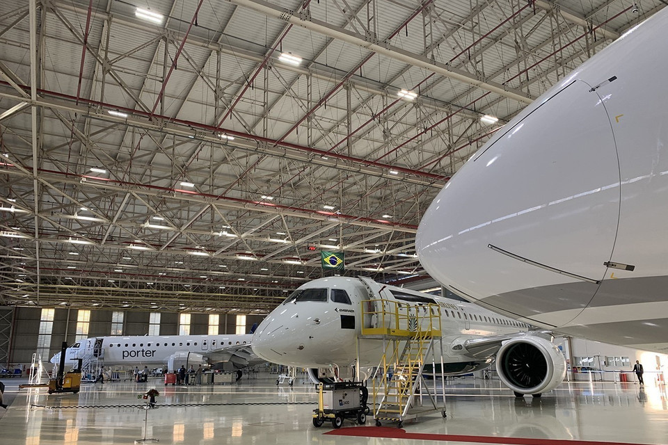 Một số mẫu máy bay do Tập đoàn Hàng không Vũ trụ Embraer của Brazil sản xuất. (Ảnh: Dương Giang/TTXVN)