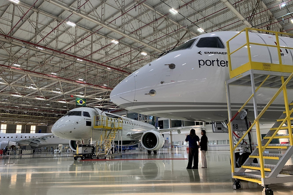 Một số mẫu máy bay do Tập đoàn Hàng không Vũ trụ Embraer của Brazil sản xuất. (Ảnh: Dương Giang/TTXVN)