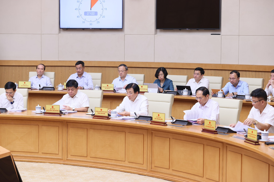 Các Bộ trưởng và đại diện các cơ quan thuộc Chính phủ tham dự phiên họp. (Ảnh: Dương Giang/TTXVN)