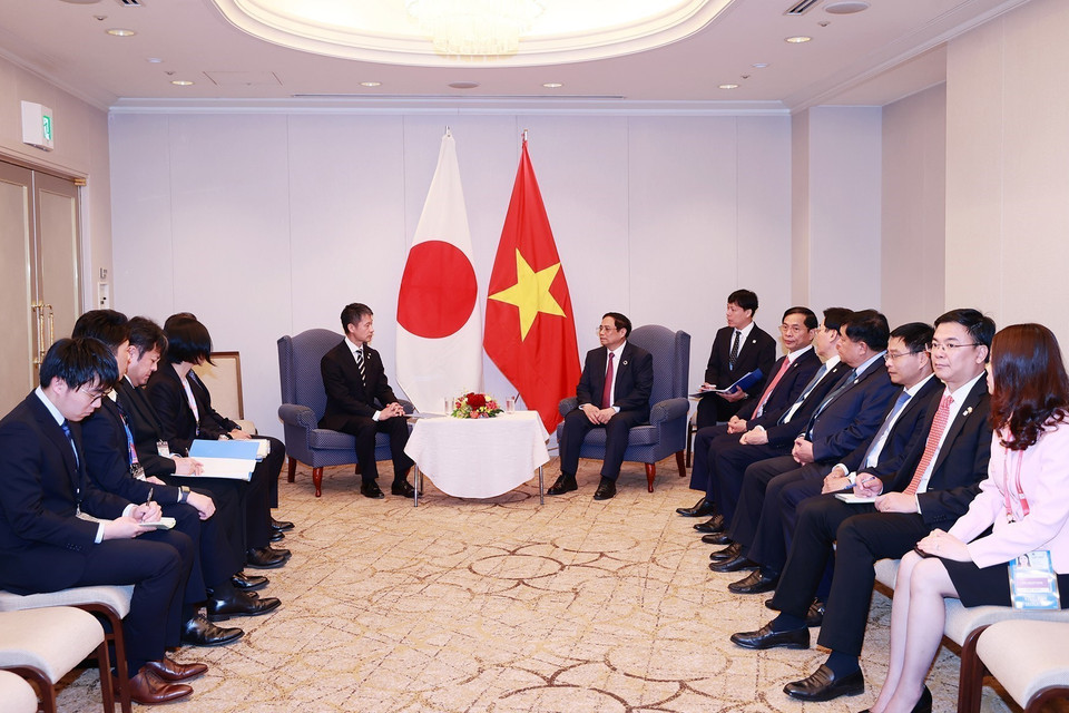 Thủ tướng Phạm Minh Chính tiếp Thống đốc tỉnh Hiroshima Yuzaki Hidehiko. (Ảnh: Dương Giang/TTXVN)