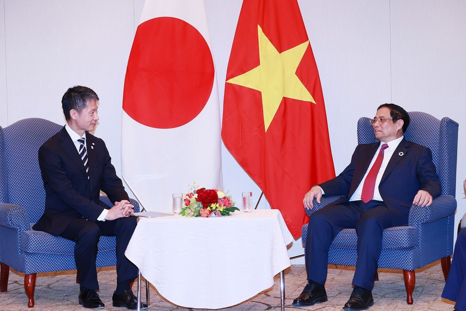 Thủ tướng Phạm Minh Chính tiếp Thống đốc tỉnh Hiroshima Yuzaki Hidehiko. (Ảnh: Dương Giang/TTXVN)