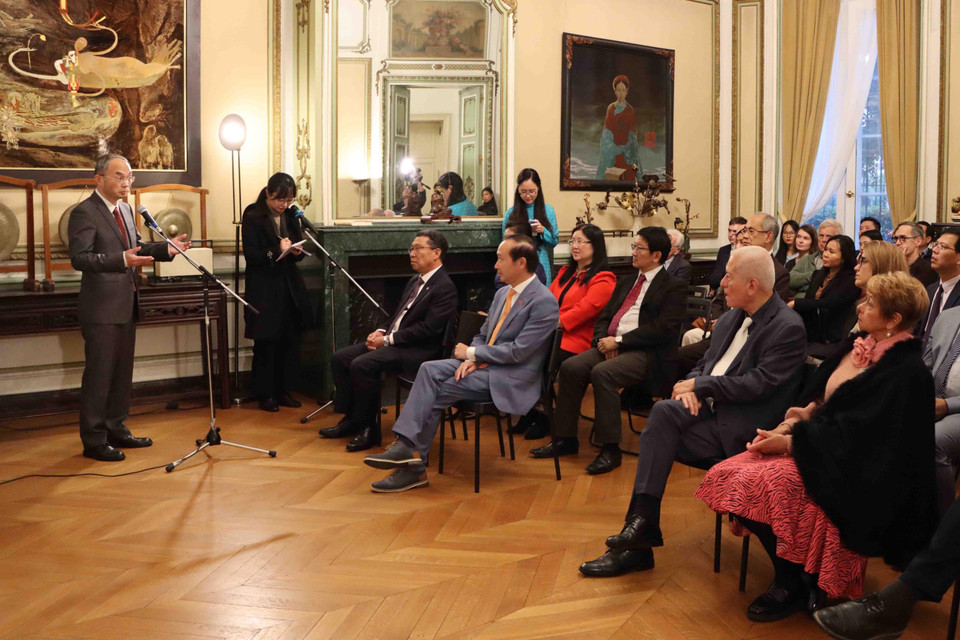 Đại sứ Trung Quốc tại Bỉ Cao Zhongming phát biểu tại lễ ra mắt sách. (Ảnh: Hương Giang/TTXVN)