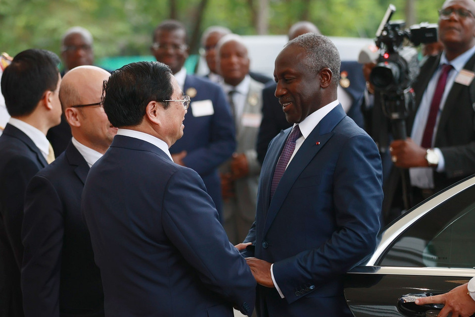 Thủ tướng Phạm Minh Chính đón Chủ tịch Quốc hội Bờ Biển Ngà (Côte d'Ivoire) Adama Bictogo thăm chính thức Việt Nam. (Ảnh: Dương Giang/TTXVN)