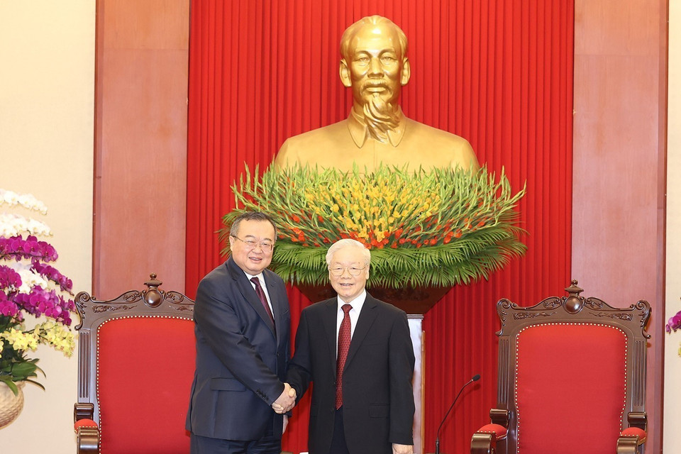 Tổng Bí thư Nguyễn Phú Trọng bắt tay Trưởng Ban Liên lạc Đối ngoại Trung ương Đảng Cộng sản Trung Quốc Lưu Kiến Siêu (Ảnh: Trí Dũng/TTXVN)