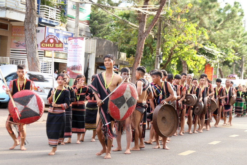 Đa sắc màu văn hóa tại Lễ hội đường phố tỉnh Gia Lai năm 2023. (Ảnh: Quang Thái/TTXVN)