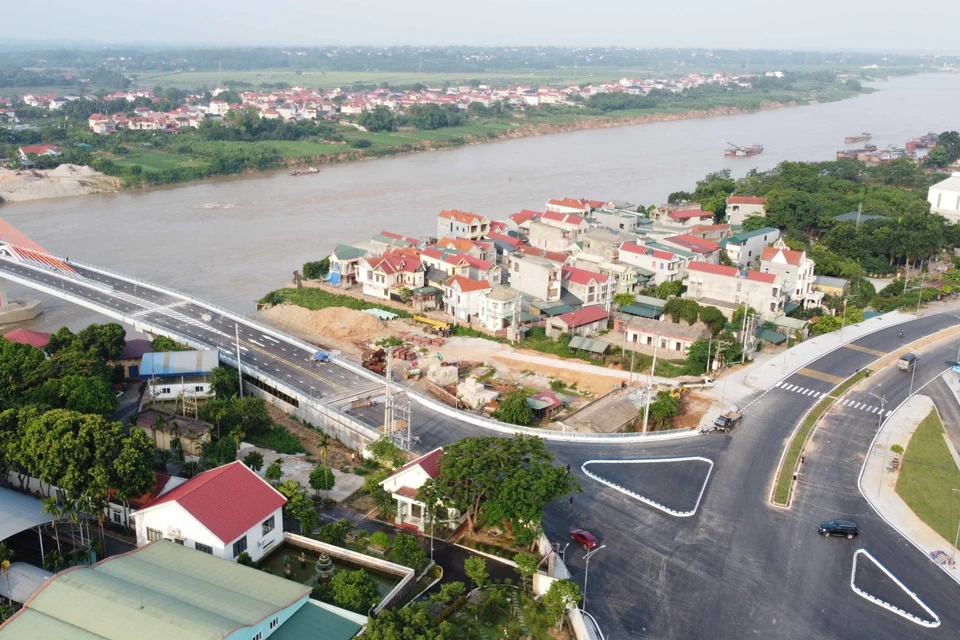 Điểm đầu cầu Vĩnh Phú tại thành phố Việt Trì (Phú Thọ). (Ảnh: Hoàng Hùng/TTXVN)