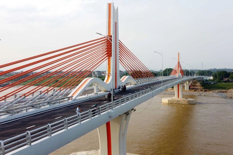 Cầu Vĩnh Phú bắc qua sông Lô nối xã Đức Bác (huyện Sông Lô, Vĩnh Phúc) với thành phố Việt Trì (Phú Thọ). (Ảnh: Hoàng Hùng/TTXVN)
