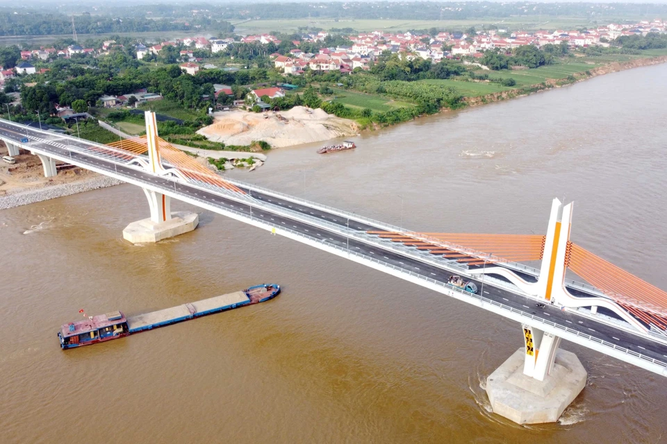 Các hạng mục cầu Vĩnh Phú đã hoàn thành, chuẩn bị đưa vào sử dụng trong thời gian tới. (Ảnh: Hoàng Hùng/TTXVN)