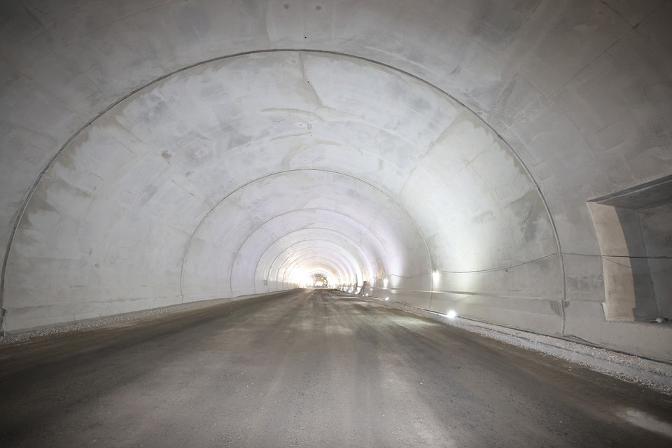 Hầm Dốc Sạn thuộc Dự án thành phần đầu tư xây dựng Nha Trang-Cam Lâm. (Ảnh: Dương Giang/TTXVN)