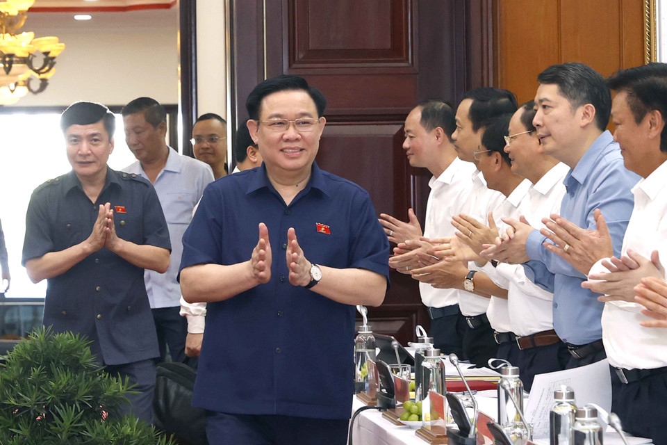 Chiều 11/11/2023, tại thành phố Đà Nẵng, Ủy viên Bộ Chính trị, Chủ tịch Quốc hội Vương Đình Huệ và đoàn công tác Trung ương làm việc với Ban Thường vụ Thành ủy Đà Nẵng. (Ảnh: Doãn Tấn/TTXVN)