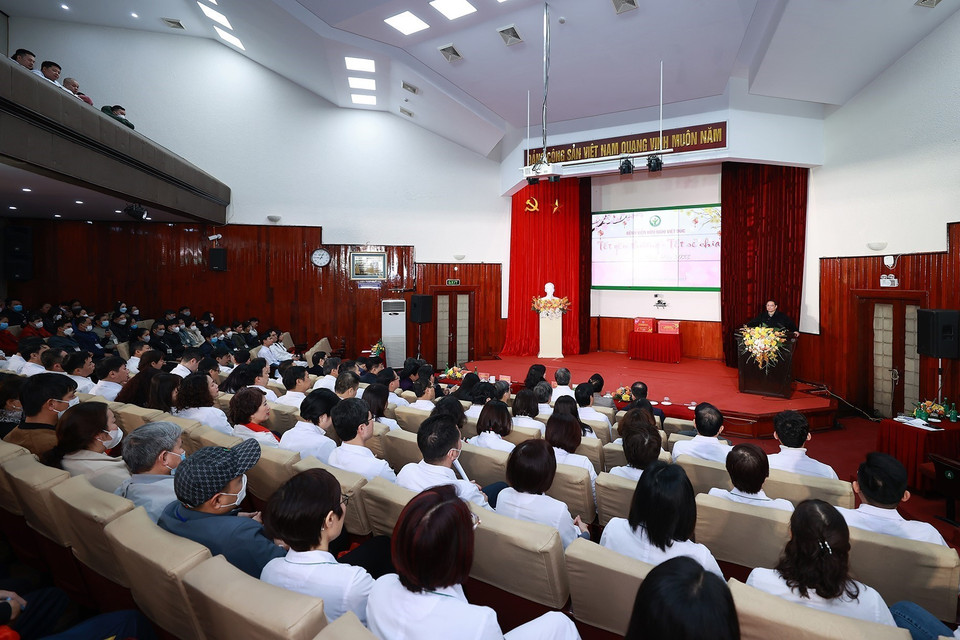 Chương trình Tết yêu thương – Tết sẻ chia Xuân Quý Mão 2023 do Bệnh viện Hữu nghị Việt Đức tổ chức. (Ảnh: Dương Giang/TTXVN)