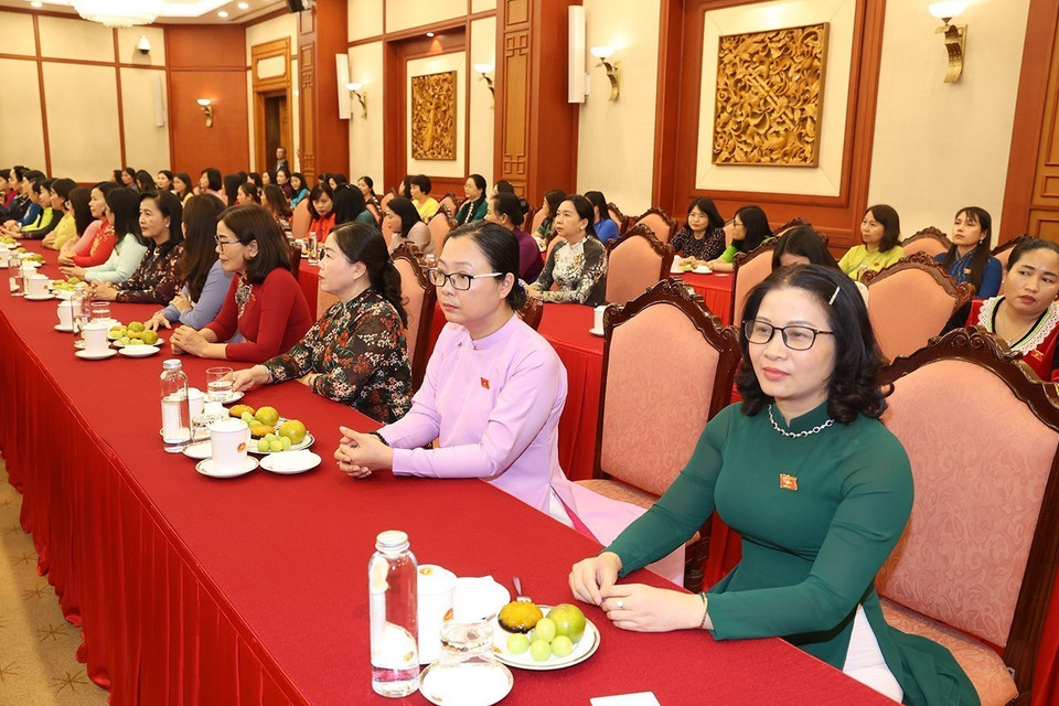 Nữ đại biểu Quốc hội Việt Nam dự cuộc gặp mặt. (Ảnh: Trí Dũng/TTXVN)
