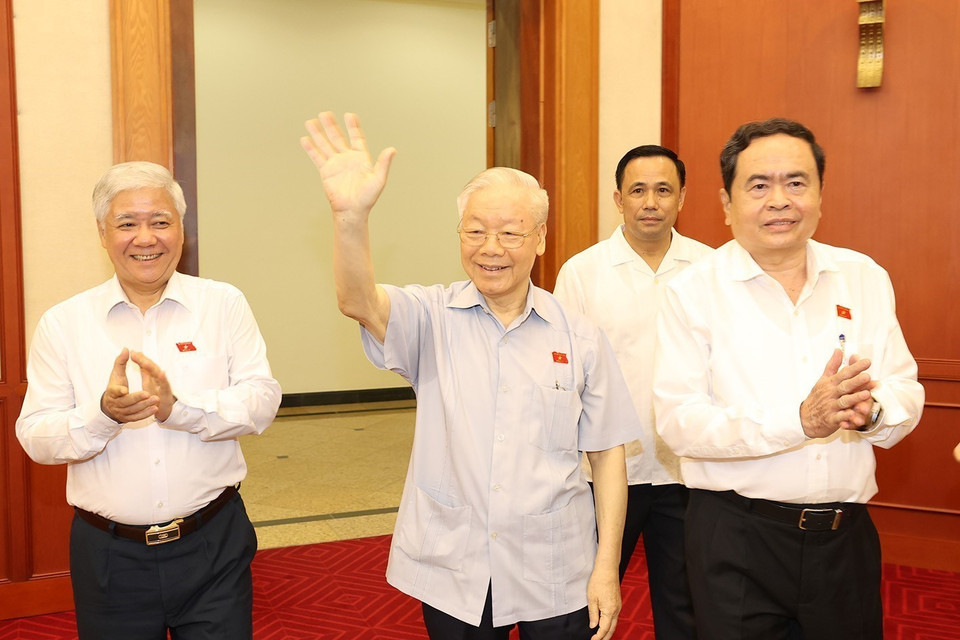 Tổng Bí thư Nguyễn Phú Trọng đến dự cuộc gặp mặt Nhóm Nữ Đại biểu Quốc hội Việt Nam khóa XV. (Ảnh: Trí Dũng/TTXVN)