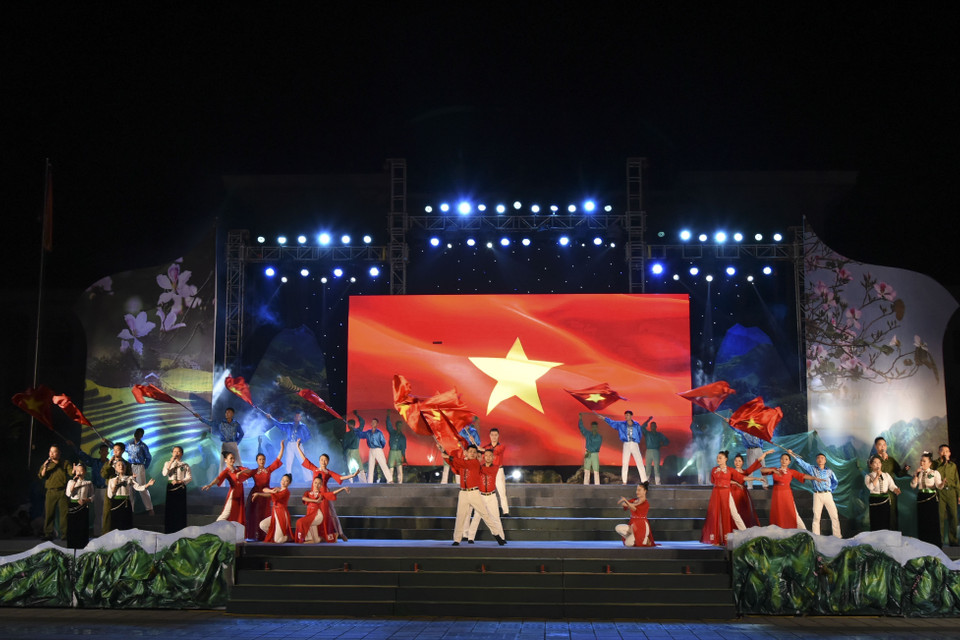 Nội dung xuyên suốt của chương trình thể hiện tầm vóc của Chiến thắng Điện Biên Phủ 1954. (Ảnh: Xuân Tư/TTXVN)