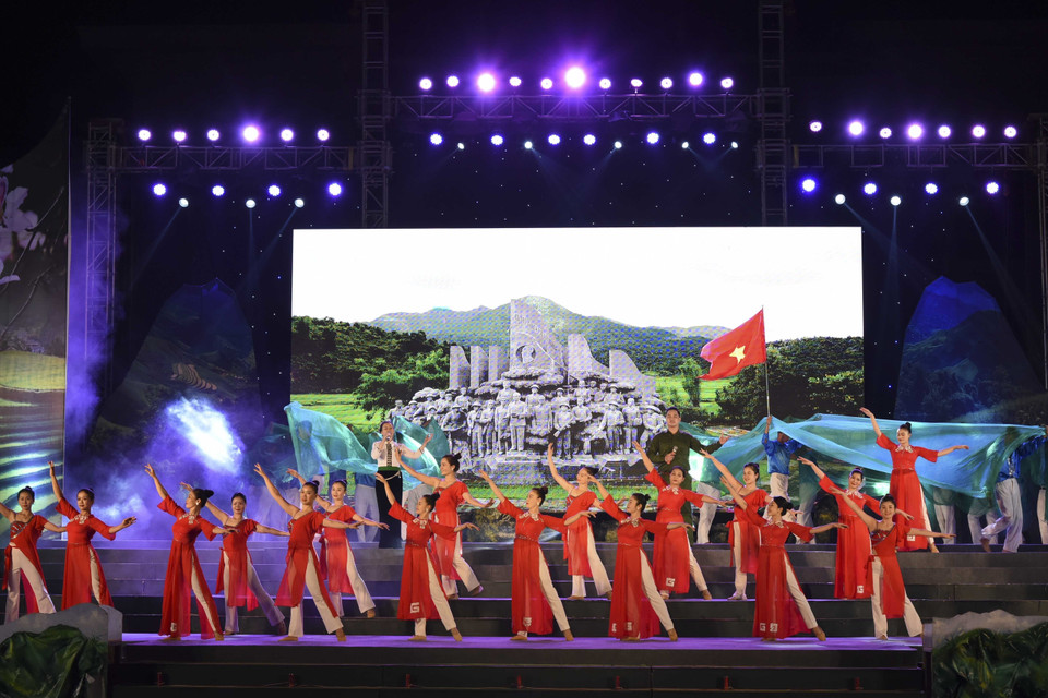 Một tiết mục tại chương trình. (Ảnh: Xuân Tư/TTXVN)