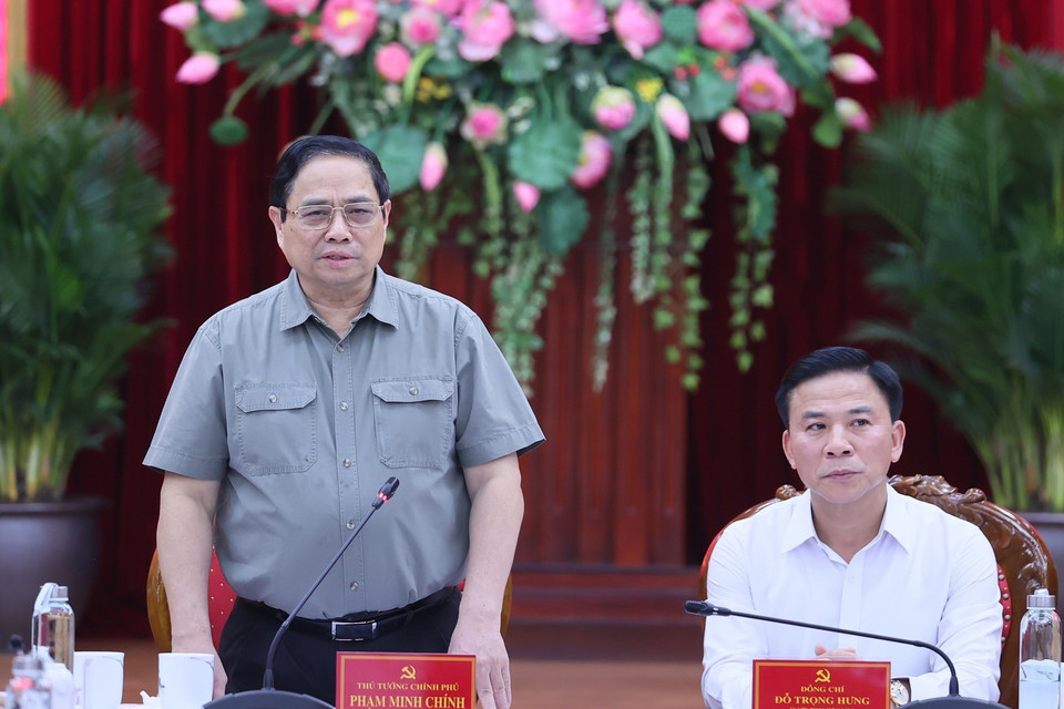 Thủ tướng Phạm Minh Chính lưu ý Thanh Hóa cần tập trung phát triển 4 trung tâm kinh tế động lực, 3 trụ cột tăng trưởng, 8 chương trình trọng tâm, 3 khâu đột phá Nghị quyết Đại hội Đảng bộ tỉnh lần thứ XIX đã đề ra. (Ảnh: Dương Giang/TTXVN)