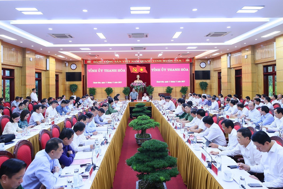  Chiều 11/11, Ủy viên Bộ Chính trị, Thủ tướng Chính phủ Phạm Minh Chính đã làm việc với Ban Thường vụ Tỉnh ủy Thanh Hóa về tình hình phát triển kinh tế-xã hội và giải quyết các kiến nghị của tỉnh nhằm thúc đẩy Thanh Hóa phát triển nhanh, bền vững. (Ảnh: Dương Giang/TTXVN)