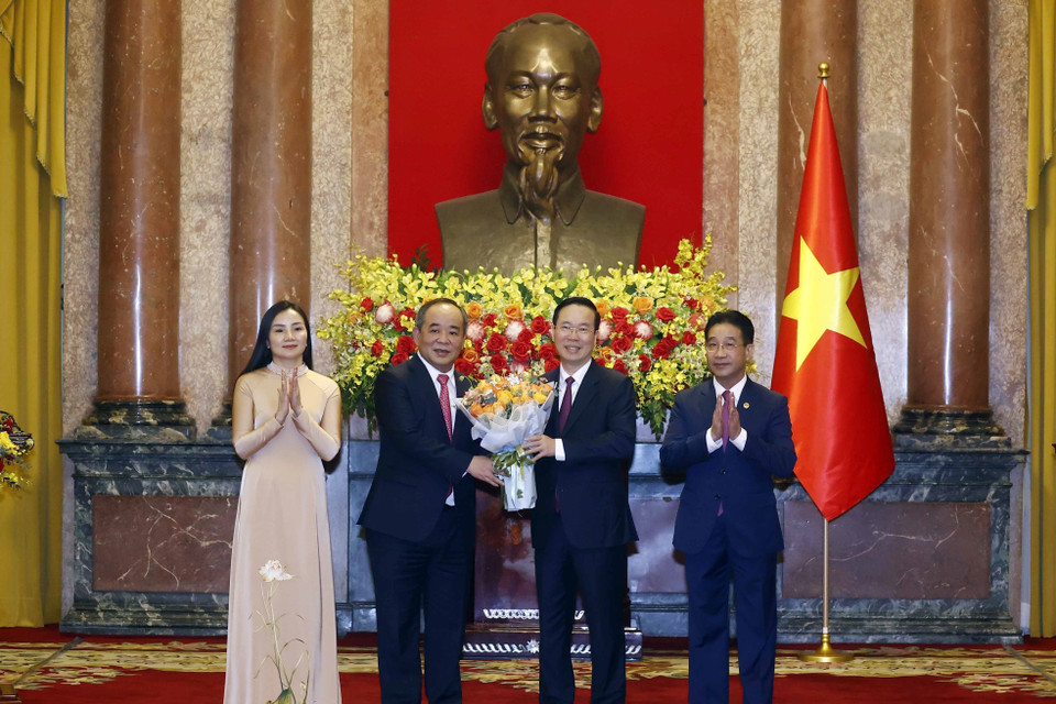 Chủ tịch nước Võ Văn Thưởng gặp gỡ lãnh đạo, cán bộ, công chức, viên chức, người lao động Văn phòng Chủ tịch nước. (Ảnh: Thống Nhất/TTXVN)