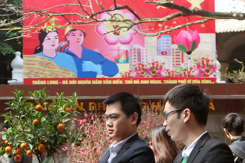 Quất cảnh cũng là thứ cây cảnh thu hút nhiều người chọn mua, chỉ sau đào. (Ảnh: Quốc Khánh/TTXVN) 