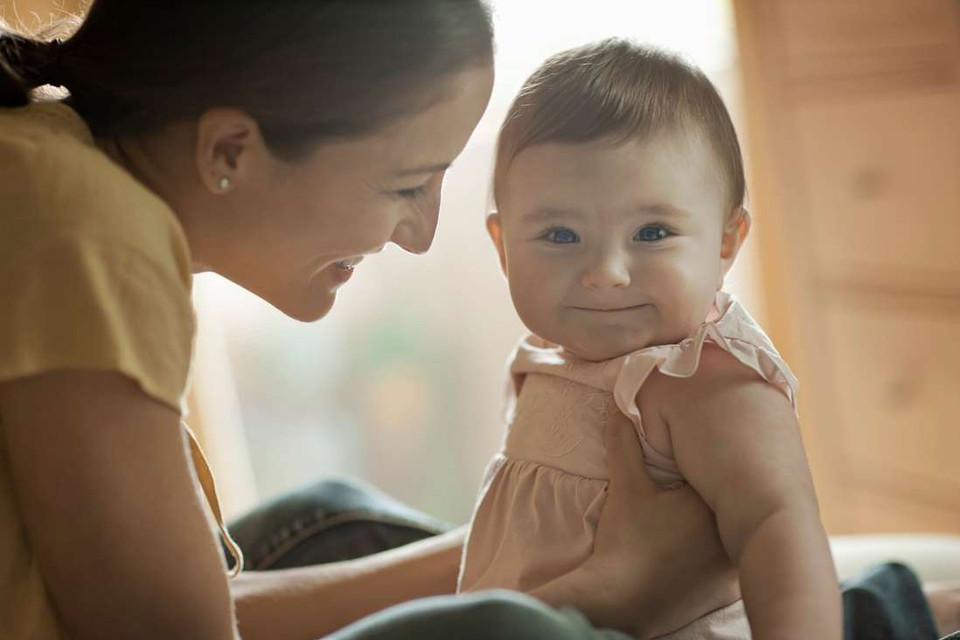 Tập yoga giúp cải thiện hoạt động nội tiết của buồng trứng và tinh hoàn. (Nguồn: Corbis)