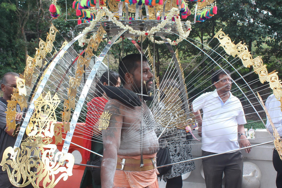 Hơn 10.000 tín đồ Hindu đã tham gia vào một trong những lễ hội lớn nhất của cộng đồng người Ấn Độ tại Singapore. (Ảnh: Việt Hải/TTXVN)