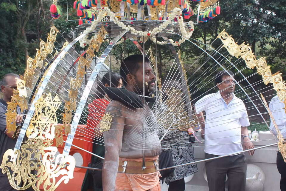 Hơn 10.000 tín đồ Hindu đã tham gia vào một trong những lễ hội lớn nhất của cộng đồng người Ấn Độ tại Singapore. (Ảnh: Việt Hải/TTXVN) 
