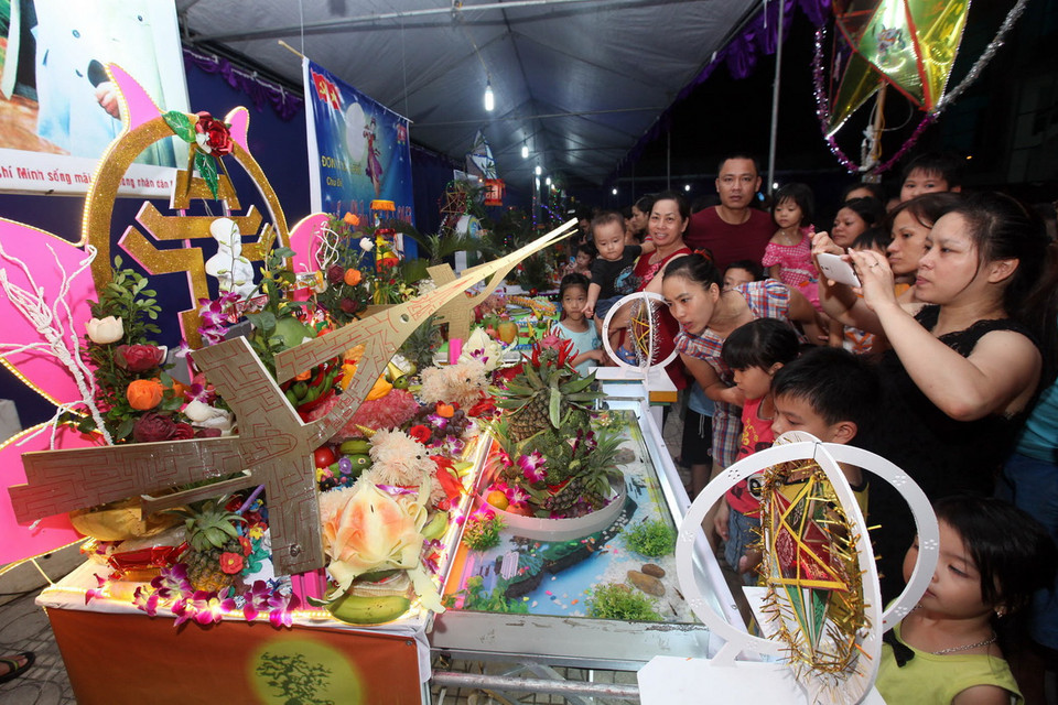 Mâm cỗ Trung thu của các đơn vị. (Ảnh: Anh Tuấn/TTXVN) 