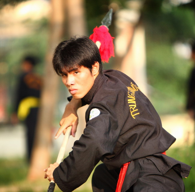 Tiết mục hát của nghệ sỹ ưu tú Đỗ Quyên trong không gian hát cửa đình. (Ảnh: Lâm Khánh/TTXVN) 