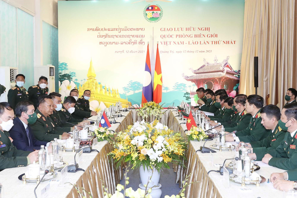 Quang cảnh hội đàm cấp Bộ trưởng Quốc phòng hai nước Việt Nam-Lào. (Ảnh: Trọng Đức/TTXVN)