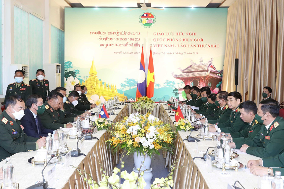 Đại tướng Phan Văn Giang và Đại tướng Chansamone Chanyalath chủ trì hội đàm cấp Bộ trưởng Quốc phòng hai nước Việt Nam-Lào. (Ảnh: Trọng Đức/TTXVN)