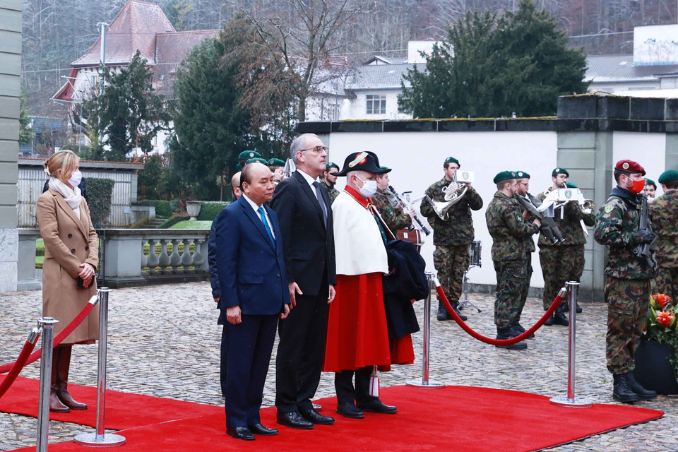 Lễ đón diễn ra trọng thể sáng 26/11 tại Phủ Tổng thống Lohn Manor, Bern. (Ảnh: Thống Nhất/TTXVN)