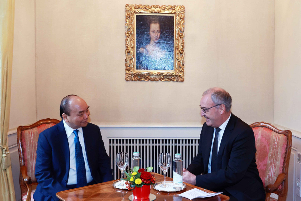 Chủ tịch nước Nguyễn Xuân Phúc và Tổng thống Liên bang Thụy Sĩ Guy Parmelin. (Ảnh: Thống Nhất/TTXVN)