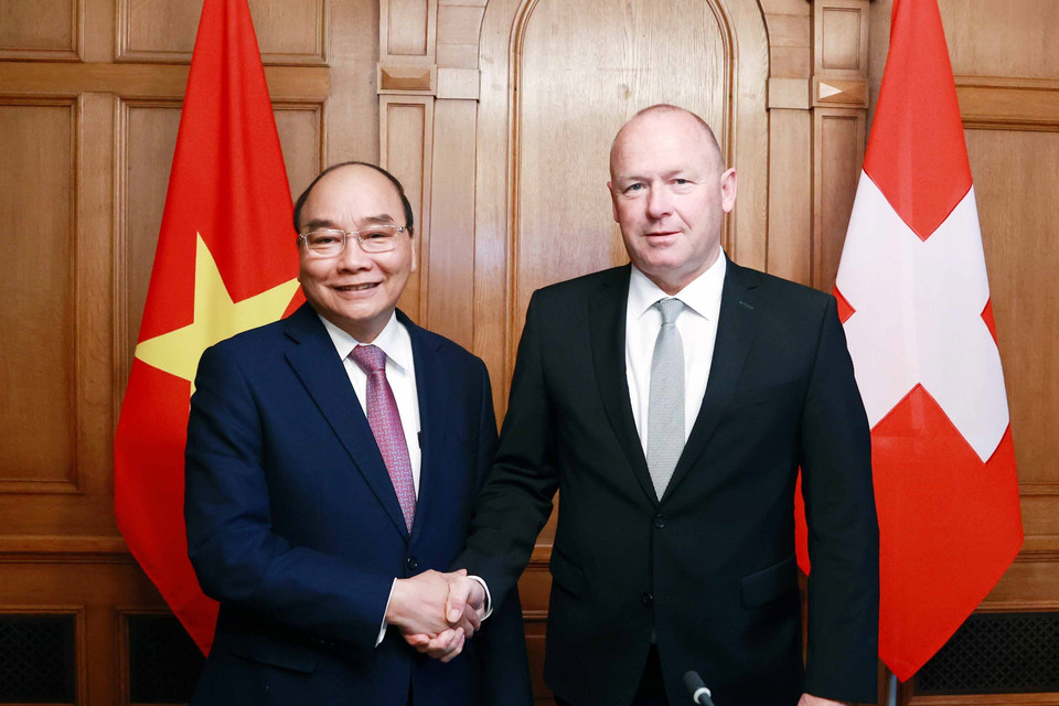 Tiếp tục thăm chính thức Liên bang Thụy Sĩ, chiều 26/11/2021(theo giờ địa phương), Chủ tịch nước Nguyễn Xuân Phúc gặp Chủ tịch Hội đồng Quốc gia Liên bang Thụy Sĩ Andreas AEBI. (Ảnh: Thống Nhất/TTXVN)