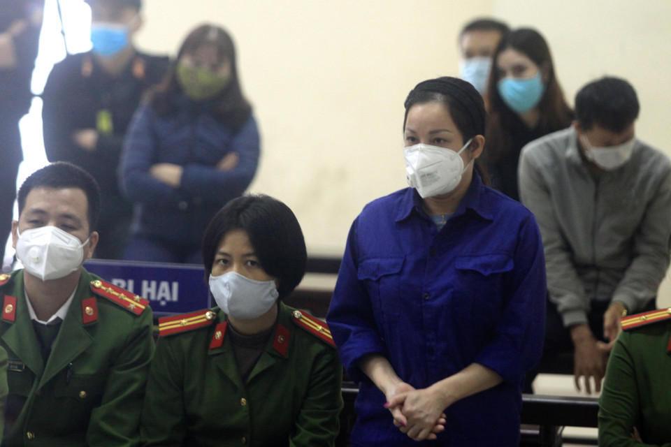 Đối tượng Nguyễn Thị Dương - vợ Đường Nhuệ tại phiên xét xử. (Ảnh: Thế Duyệt/TTXVN)