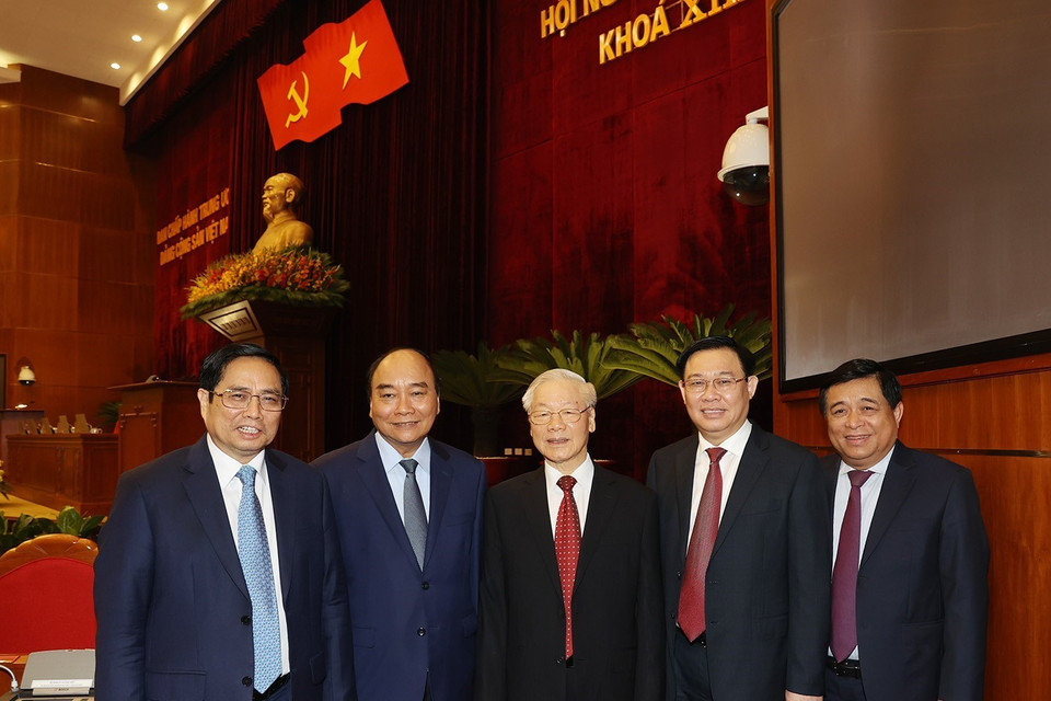 Tổng Bí thư Nguyễn Phú Trọng, Chủ tịch nước Nguyễn Xuân Phúc, Thủ tướng Chính phủ Phạm Minh Chính, Chủ tịch Quốc hội Vương Đình Huệ dự bế mạc Hội nghị Ban Chấp hành Trung ương Đảng Cộng sản Việt Nam khóa XIII. (Ảnh: Trí Dũng/TTXVN)