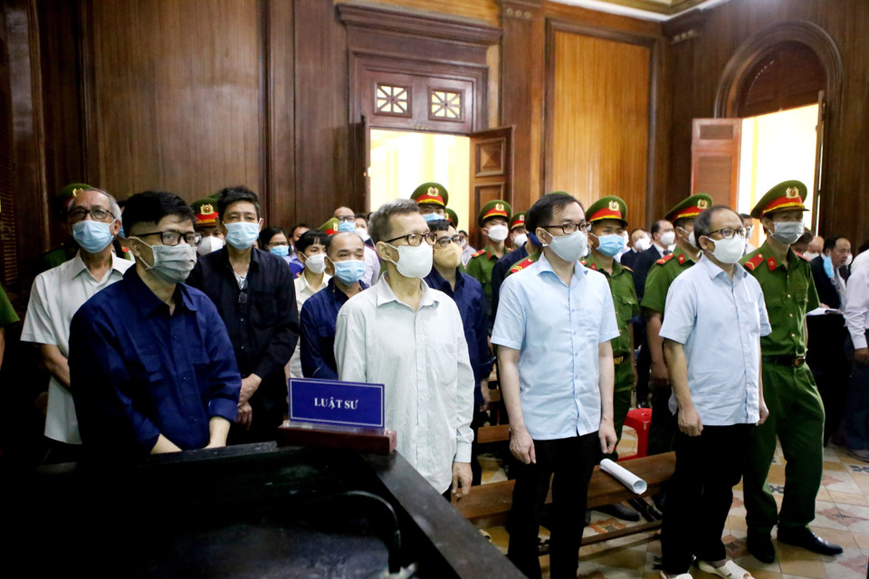 Các bị cáo tại phiên tòa ngày 27/12. (Ảnh: Thành Chung/TTXVN)