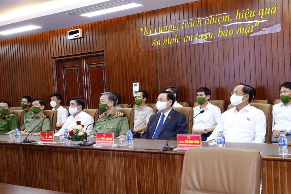 Chủ tịch Quốc hội Vương Đình Huệ và Bộ trưởng Bộ Công an Tô Lâm cùng các đại biểu. (Ảnh: Doãn Tấn/TTXVN)