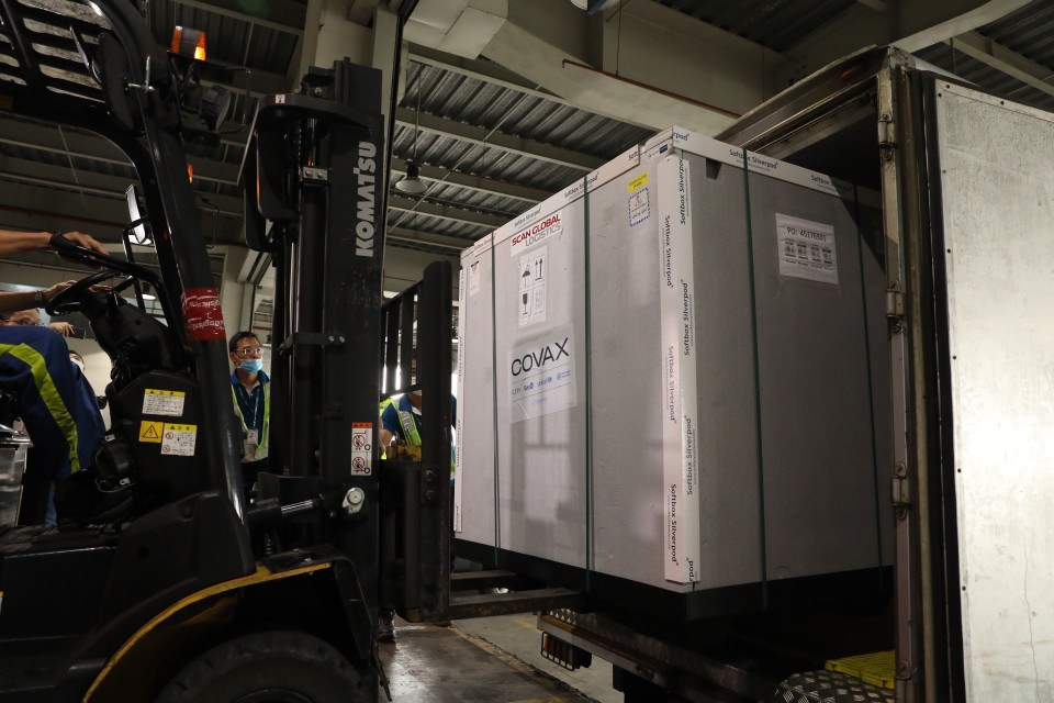 Vaccine được chuyển về Viện Vệ sinh Dịch tễ Trung ương bảo quản. (Ảnh: Minh Quyết/TTXVN)