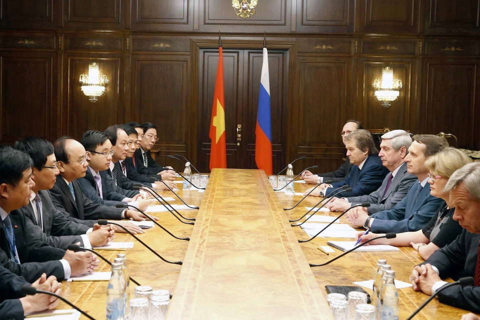 Thủ tướng Nguyễn Xuân Phúc hội kiến Chủ tịch Duma Quốc gia Nga Sergei Naryshkin, ngày 17/5/2016, tại Moskva. (Ảnh: Thống Nhất/TTXVN)