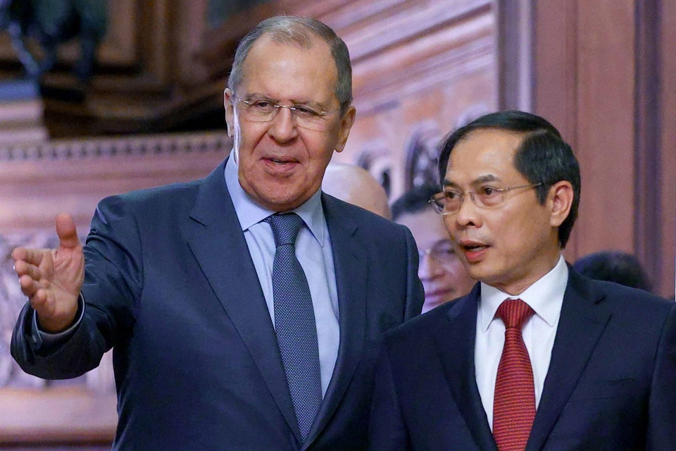 Bộ trưởng Ngoại giao Nga Sergei Lavrov và Bộ trưởng Ngoại giao Việt Nam Bùi Thanh Sơn trước cuộc họp báo sau hội đàm, Moscow, năm 2021. (Ảnh: Bộ Ngoại giao Nga/TASS)