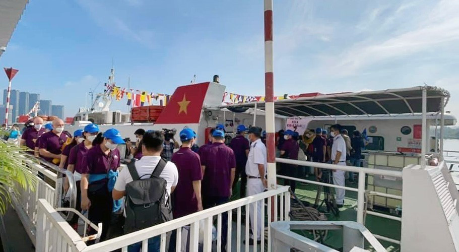 Chương trình tham quan đường sông Bạch Đằng-Cần Giờ được kỳ vọng sẽ góp phần mang lại những trải nghiệm mới mẻ và thú vị cho du khách, phù hợp với nhu cầu của du khách, cũng như tiêu chí an toàn phòng chống dịch bệnh. (Ảnh: Mỹ Phương/TTXVN)