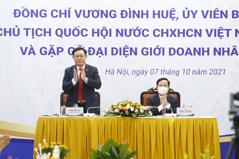 Chủ tịch Quốc hội tại buổi gặp gỡ đại diện giới doanh nhân Việt Nam. (Ảnh: Doãn Tấn/TTXVN)