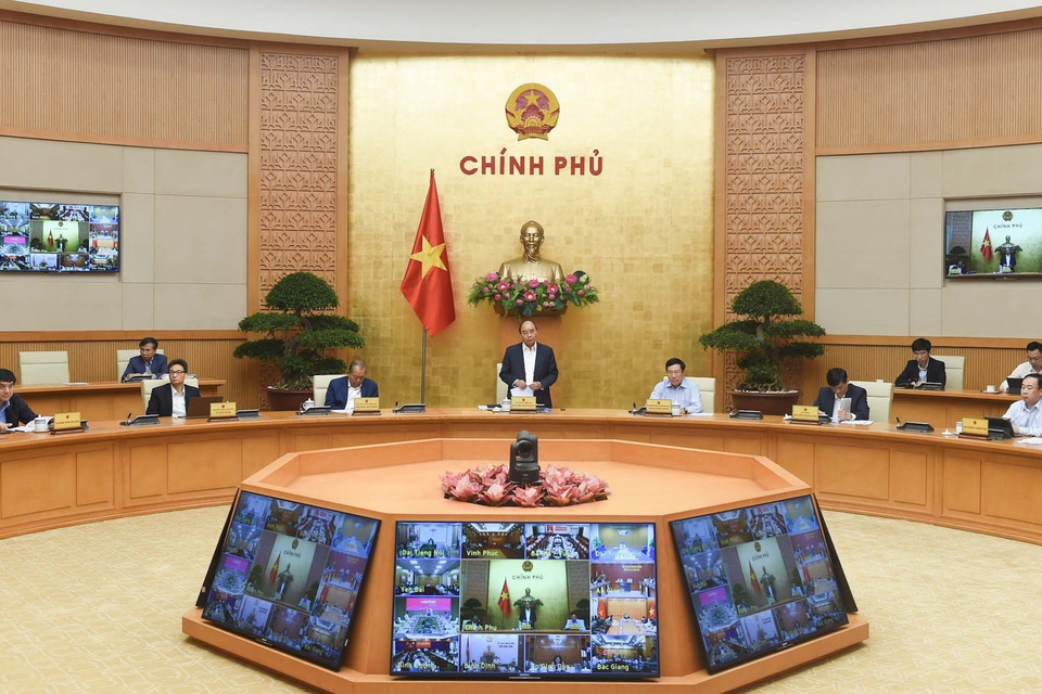 Sáng 17/3/2021, tại trụ sở Chính phủ, Thủ tướng Nguyễn Xuân Phúc chủ trì họp trực tuyến giữa Thường trực Chính phủ, Thường trực Ban Chỉ đạo Quốc gia phòng, chống COVID-19 với một số bộ, ngành và địa phương. Trong ảnh: Thủ tướng Nguyễn Xuân Phúc phát biểu. (Ảnh: Thống Nhất/TTXVN)