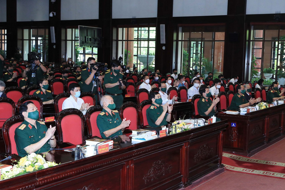 Các vị lãnh đạo, nguyên lãnh đạo Bộ Quốc phòng dự hội thảo. (Ảnh: Trọng Đức/TTXVN)