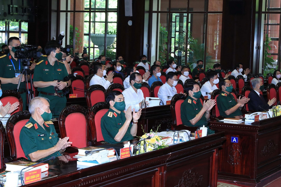  Các vị lãnh đạo, nguyên lãnh đạo Bộ Quốc phòng dự hội thảo. (Ảnh: Trọng Đức/TTXVN)