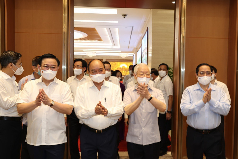  Tổng Bí thư Nguyễn Phú Trọng, Chủ tịch nước Nguyễn Xuân Phúc, Thủ tướng Phạm Minh Chính, Chủ tịch Quốc hội Vương Đình Huệ cùng các vị lãnh đạo Đảng, Nhà nước và các đại biểu dự Phiên họp. (Ảnh: Trí Dũng/TTXVN)