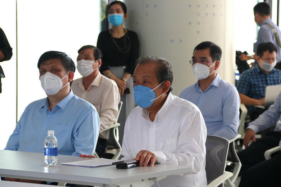 Phó Thủ tướng thường trực Chính phủ Trương Hòa Bình phát biểu tại lễ khởi động chiến dịch tiêm chủng vaccine phòng COVID-19 tại TP Hồ Chí Minh. (Ảnh: Thanh Vũ/TTXVN)