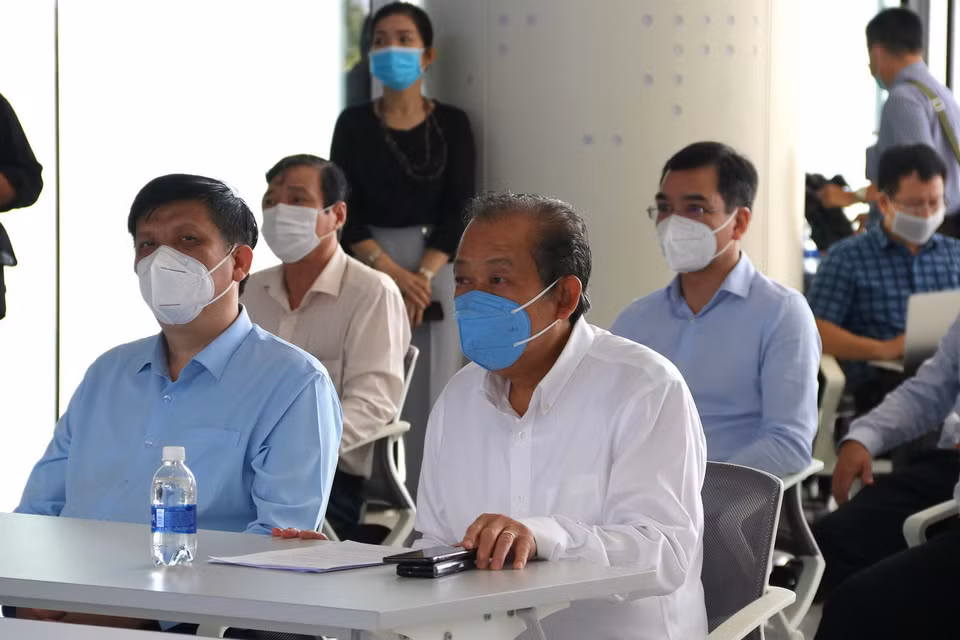 Phó Thủ tướng thường trực Chính phủ Trương Hòa Bình phát biểu tại lễ khởi động chiến dịch tiêm chủng vaccine phòng COVID-19 tại TP Hồ Chí Minh. (Ảnh: Thanh Vũ/TTXVN)